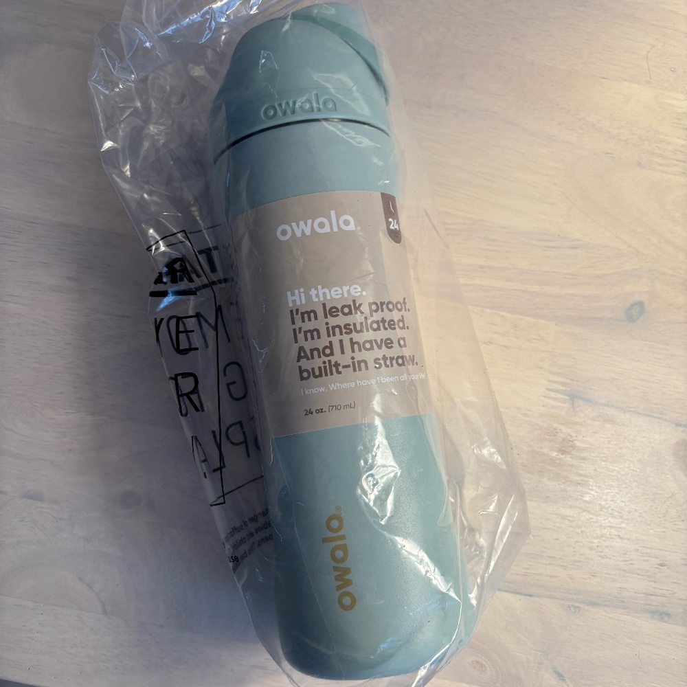 Owala 24 oz free sip green--new in packaging